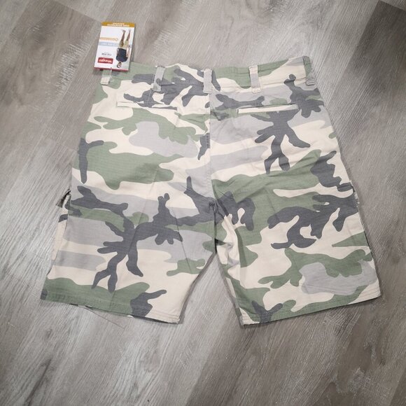 NWT Wrangler 5 Star Premium Epic Soft Relaxed Fit Men's Size 42 Camo Cargo Short - Picture 4 of 13